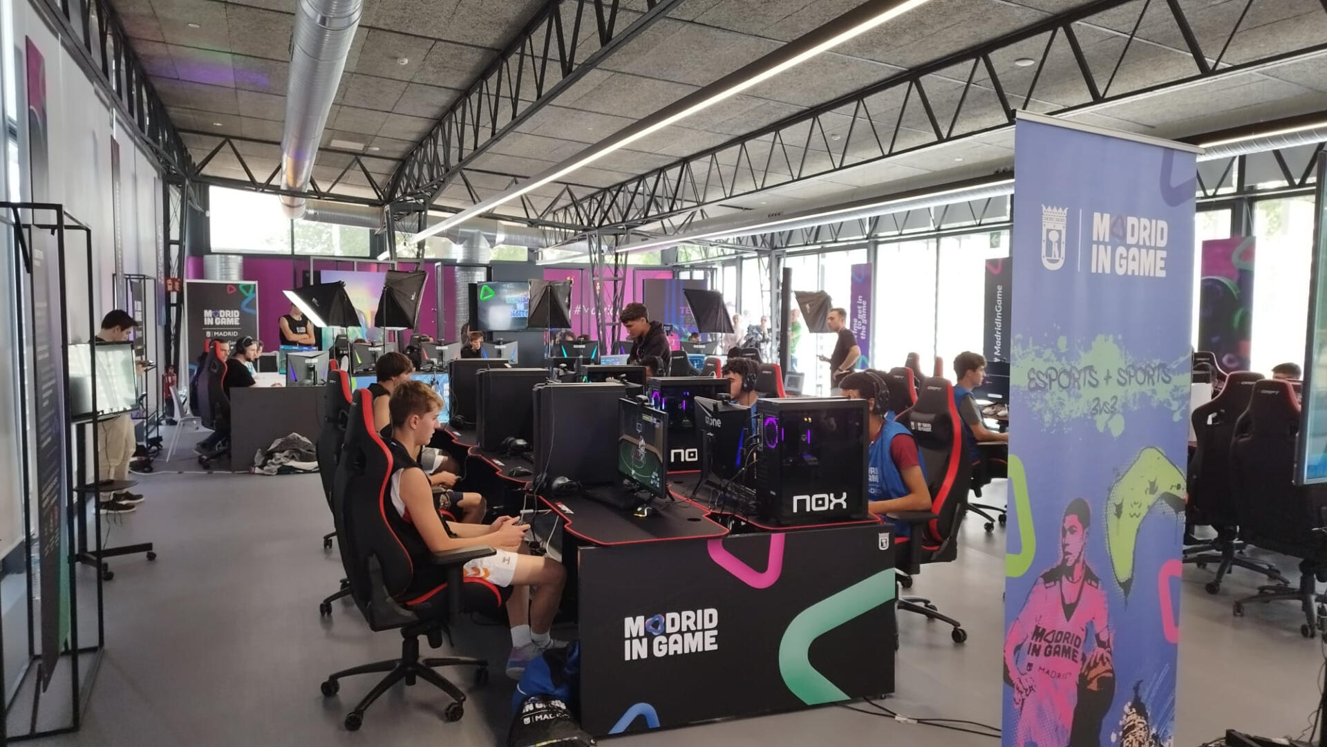 Archivo. Usuarios en el eSports Center de Madrid In Game